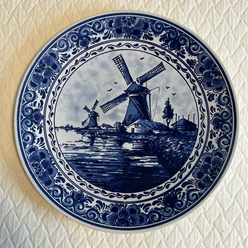 Delft Blauw (Delft Blue) large decorative plate, windmills and floral border 11"